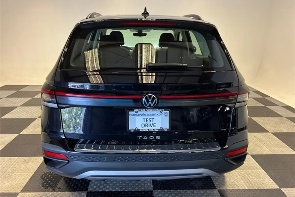 2025 Volkswagen Taos S photo 1