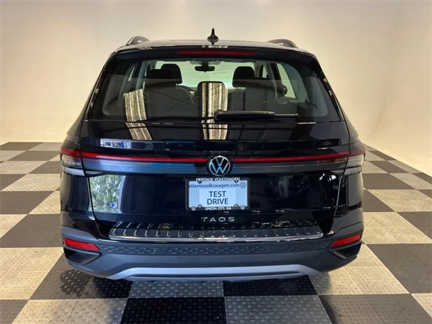 2025 Volkswagen Taos S photo 1