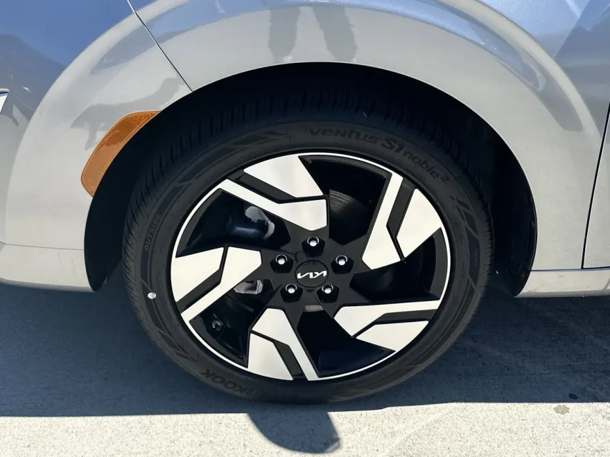 2025 Kia Soul GT-Line photo 1