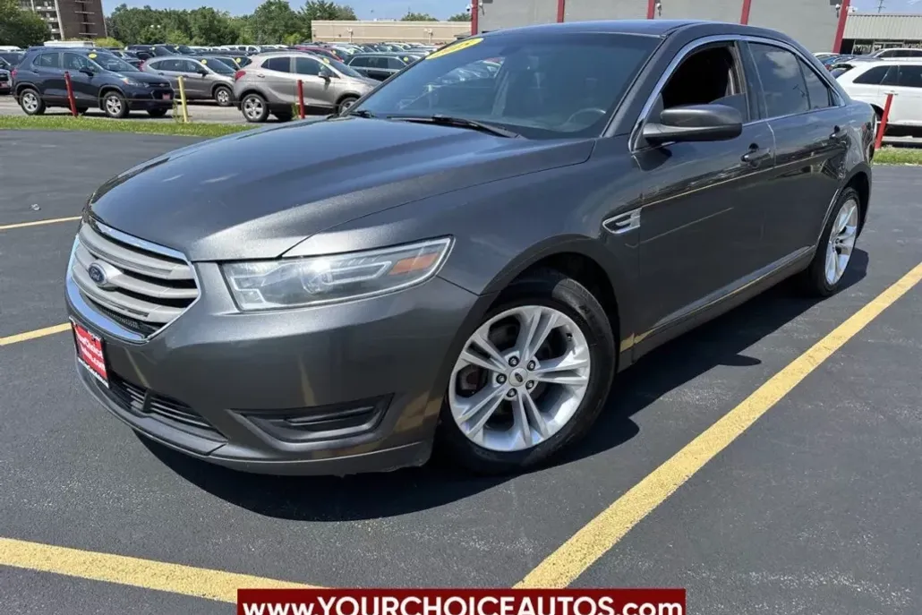 2015 Ford Taurus SEL photo 1