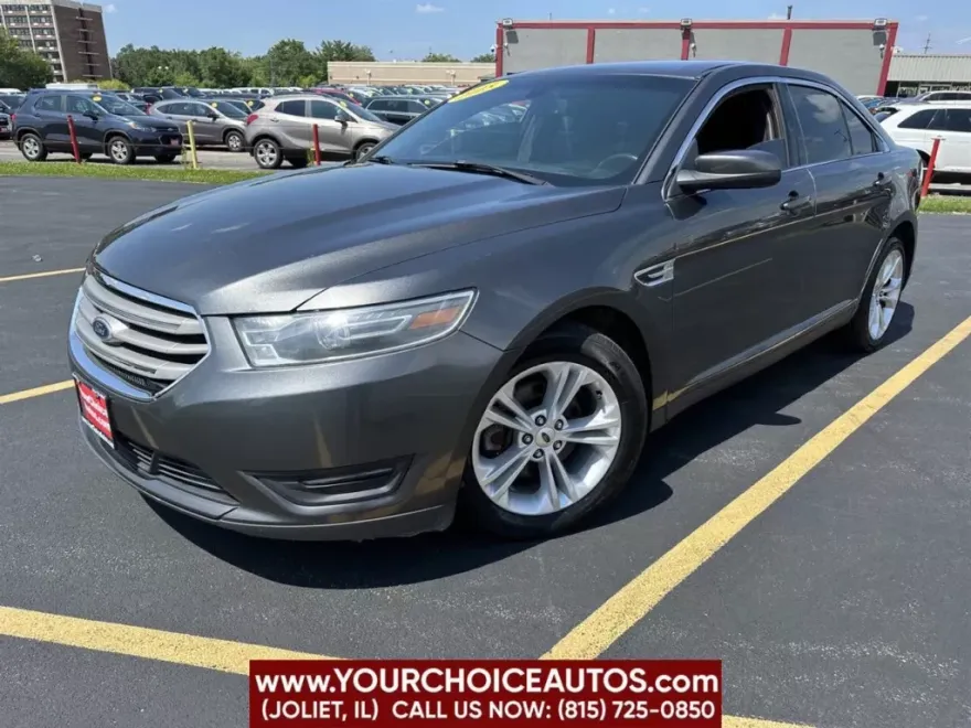 2015 Ford Taurus SEL photo 1
