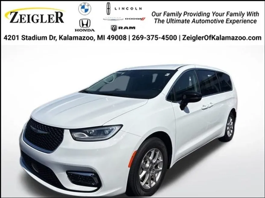 2024 Chrysler Pacifica Touring L photo 1