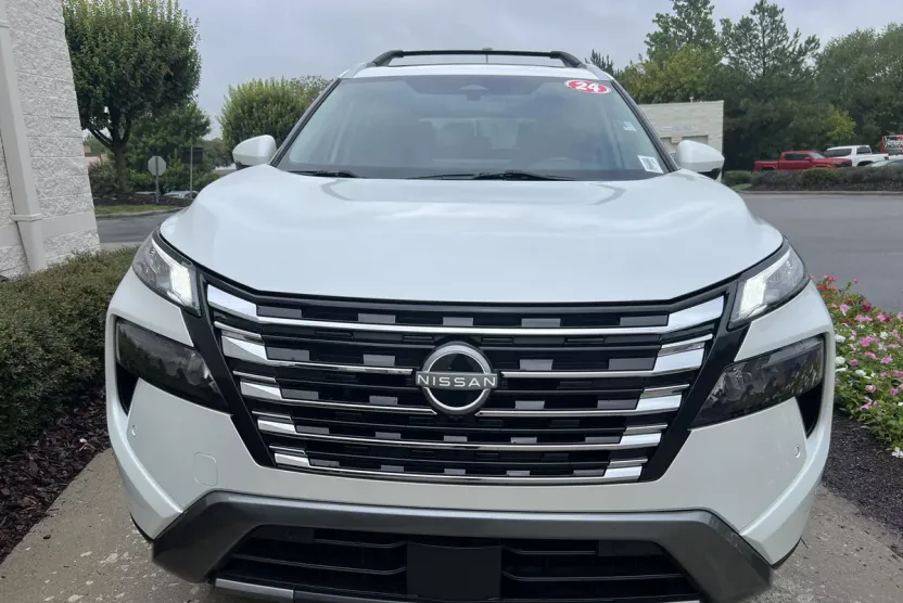 2024 Nissan Rogue SL photo 1