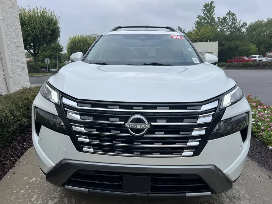 2024 Nissan Rogue SL photo 1