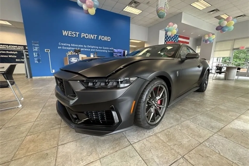 2025 Ford Mustang Dark Horse photo 1