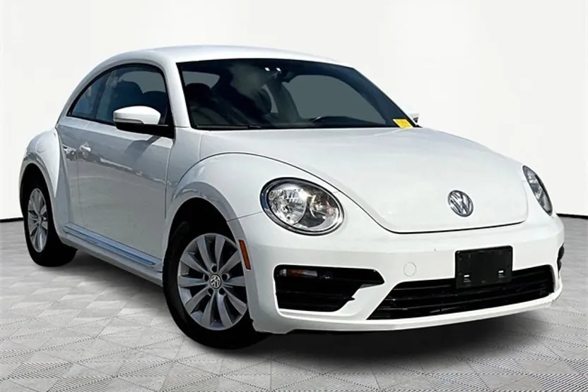 2019 Volkswagen Beetle S photo 1