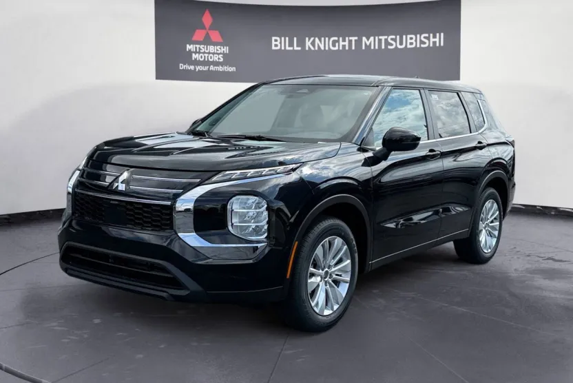 2025 Mitsubishi Outlander ES photo 1