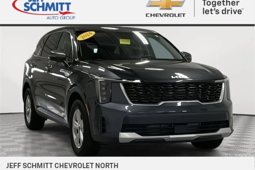 2024 Kia Sorento LX photo 1