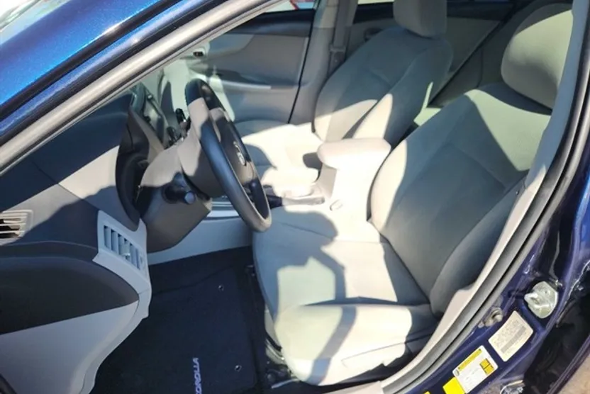 2013 Toyota Corolla Base photo 1