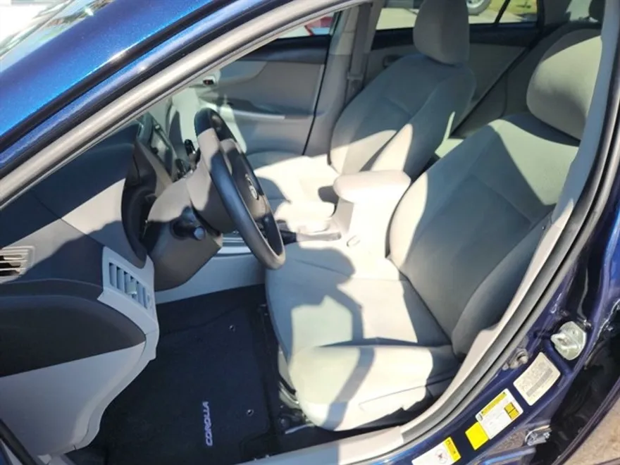 2013 Toyota Corolla Base photo 1
