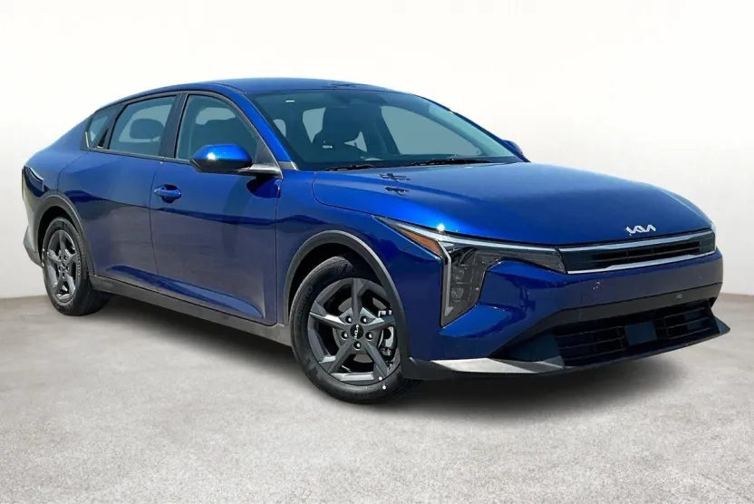 2025 Kia K4 LXS photo 1