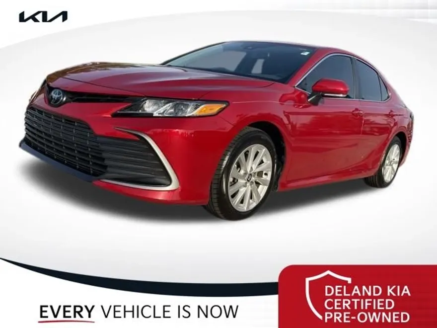 2023 Toyota Camry LE photo 1