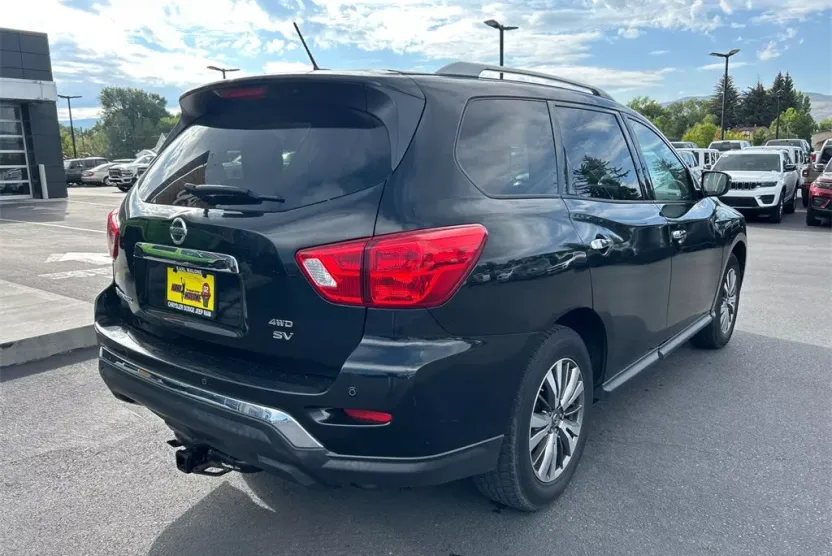 2018 Nissan Pathfinder SV photo 1