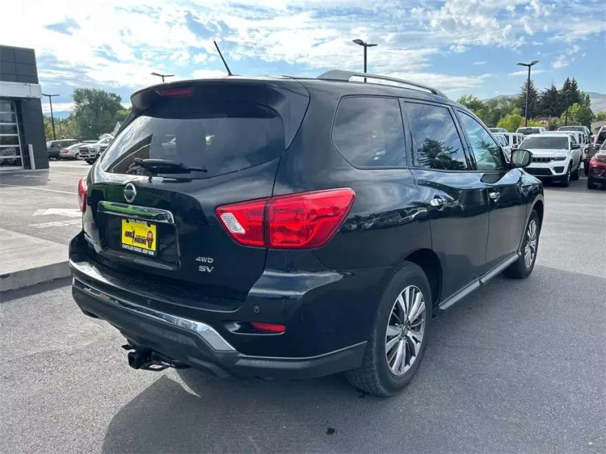 2018 Nissan Pathfinder SV photo 1