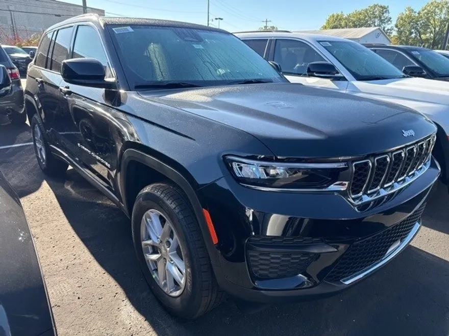 2025 Jeep Grand Cherokee Laredo photo 1