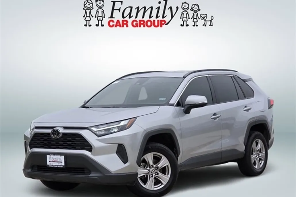 2022 Toyota RAV4 XLE photo 1