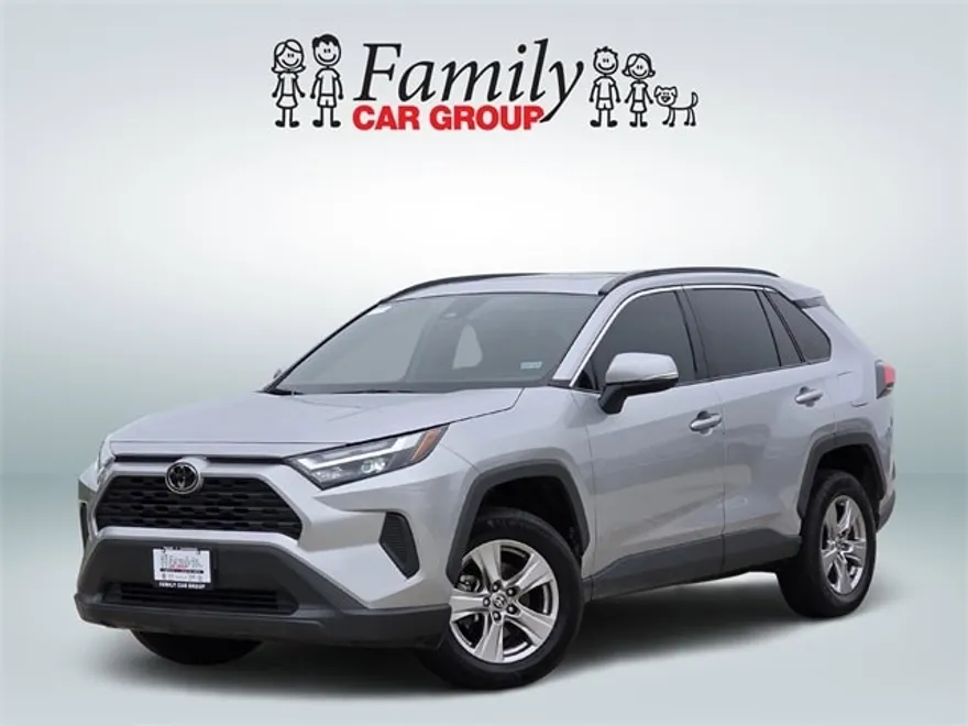 2022 Toyota RAV4 XLE photo 1