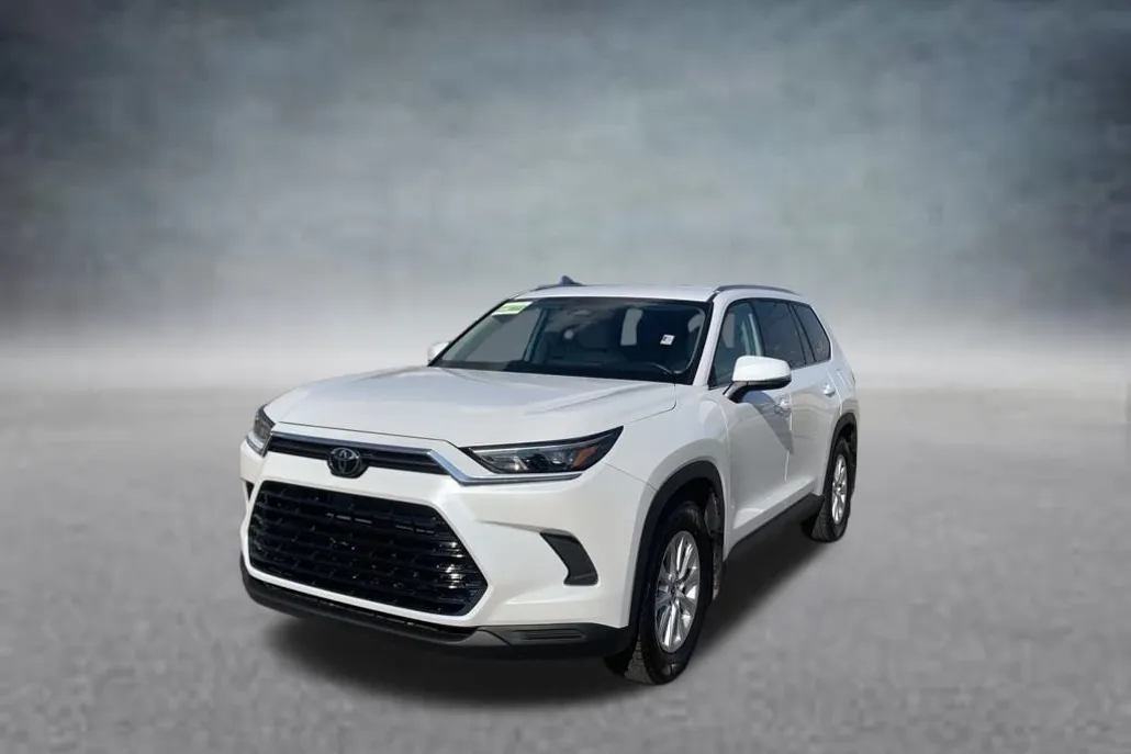2024 Toyota Highlander Hybrid XLE photo 1