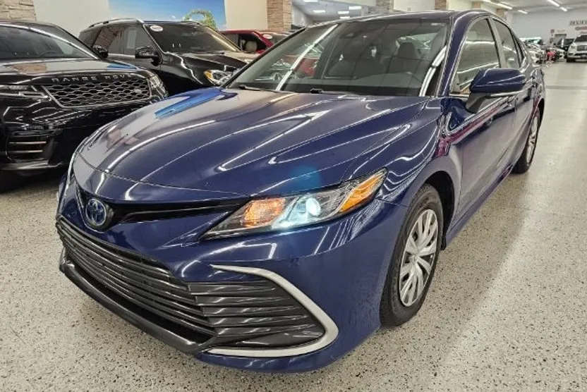 2023 Toyota Camry Hybrid LE photo 1