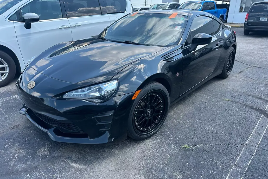 2017 Toyota GR86 Base photo 1