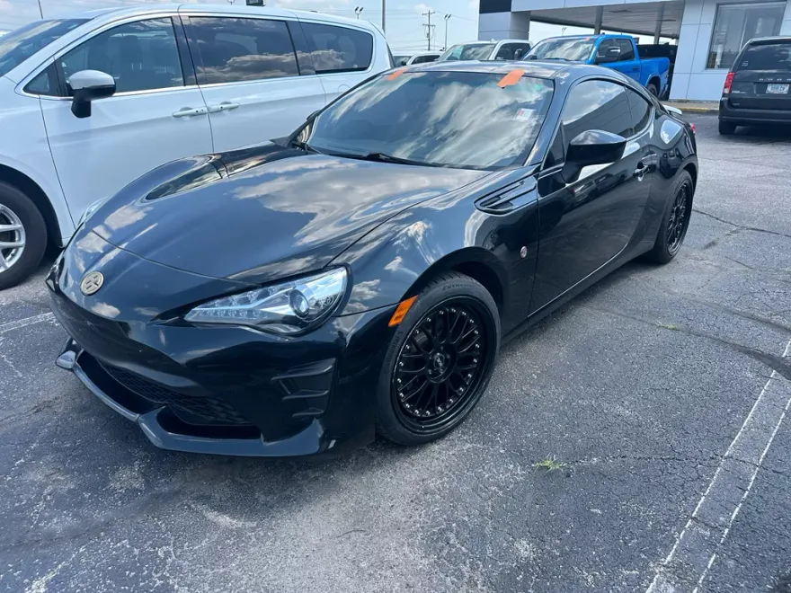 2017 Toyota GR86 Base photo 1