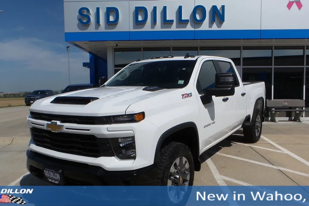 2025 Chevrolet Silverado Custom photo 1