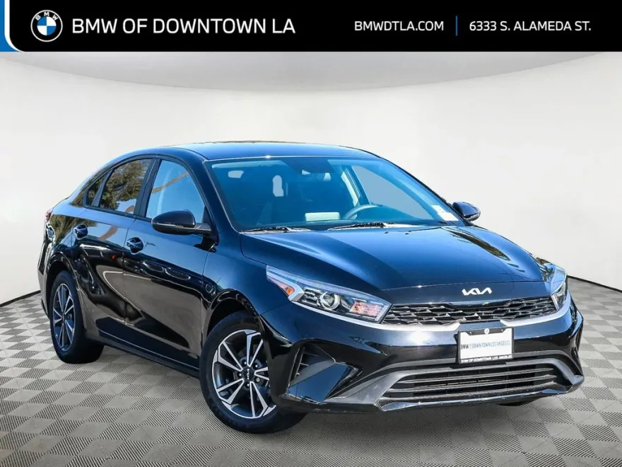 2023 Kia Forte LXS photo 1