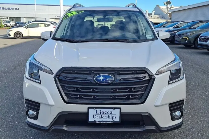 2022 Subaru Forester Premium photo 1