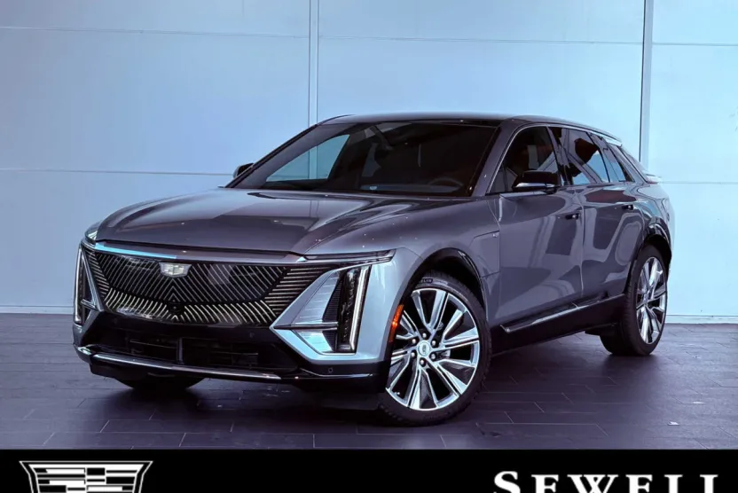 2024 Cadillac Lyriq Luxury photo 1