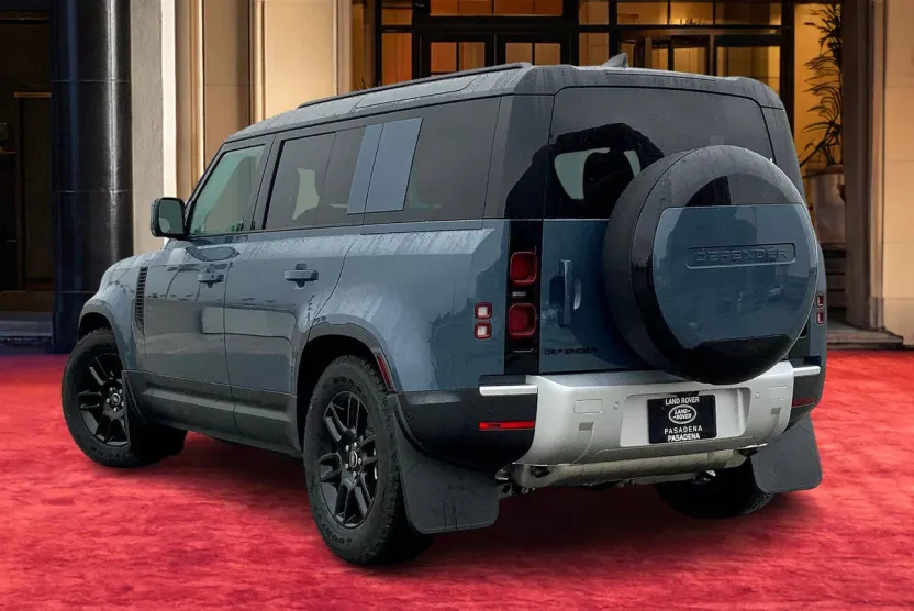 2025 Land Rover Defender 110 S photo 1