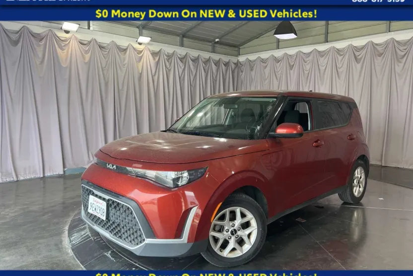 2023 Kia Soul LX photo 1