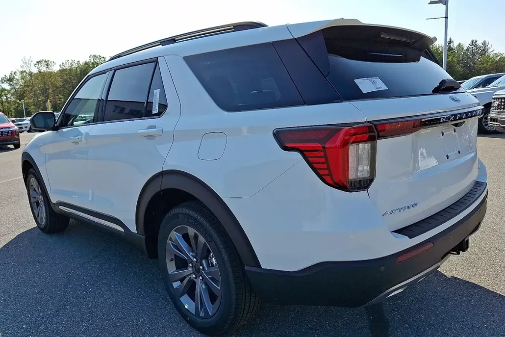 2025 Ford Explorer photo 1