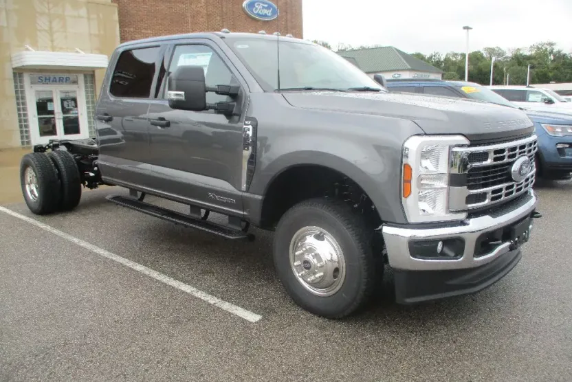 2026 Ford F-350 XLT photo 1