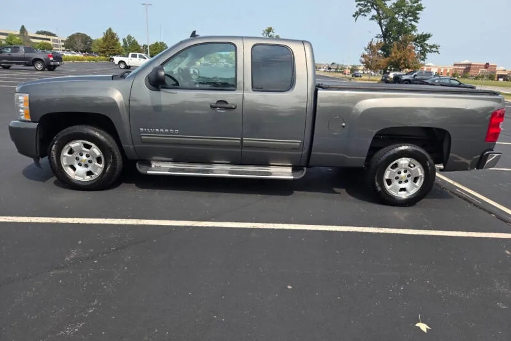 2011 Chevrolet Silverado 1500 LT photo 1