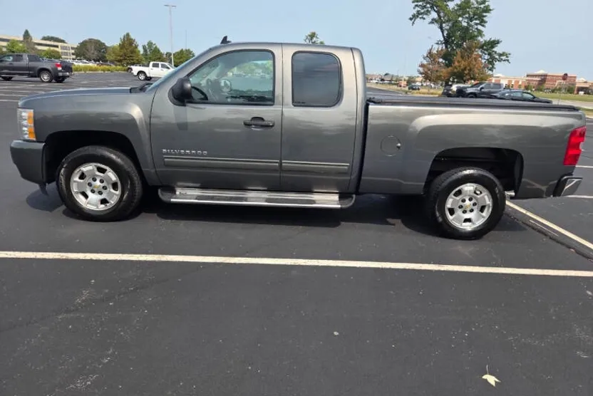 2011 Chevrolet Silverado 1500 LT photo 1