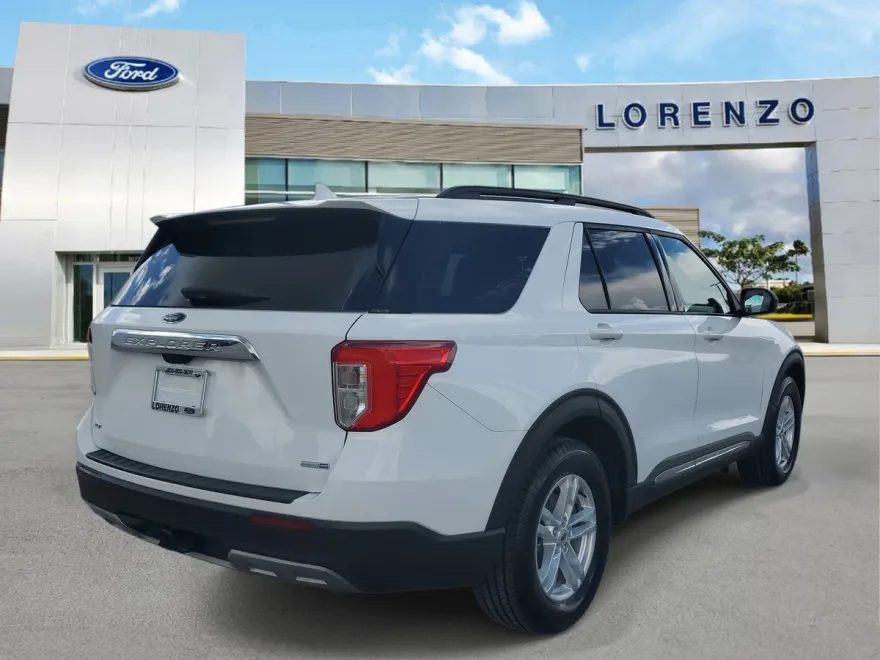 2020 Ford Explorer XLT photo 1