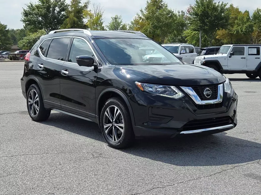2019 Nissan Rogue SV photo 1