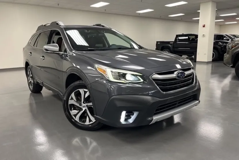 2020 Subaru Outback Touring XT photo 1