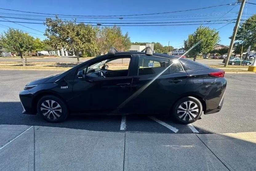 2022 Toyota Prius Prime XLE photo 1