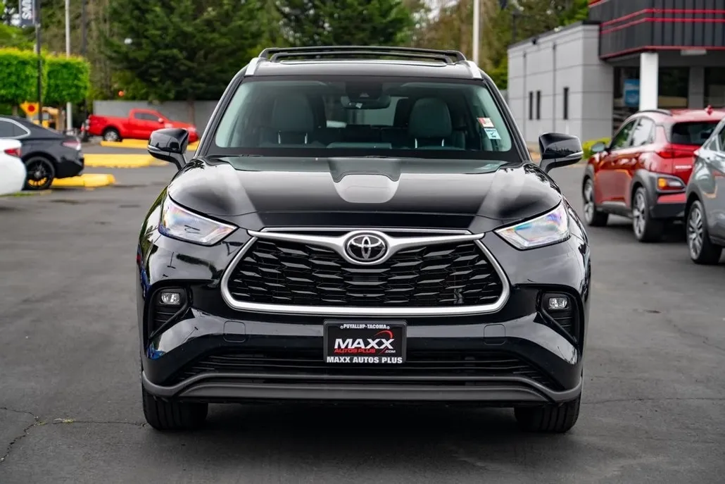 2022 Toyota Highlander XLE photo 1
