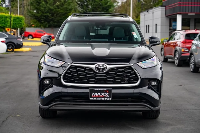 2022 Toyota Highlander XLE photo 1