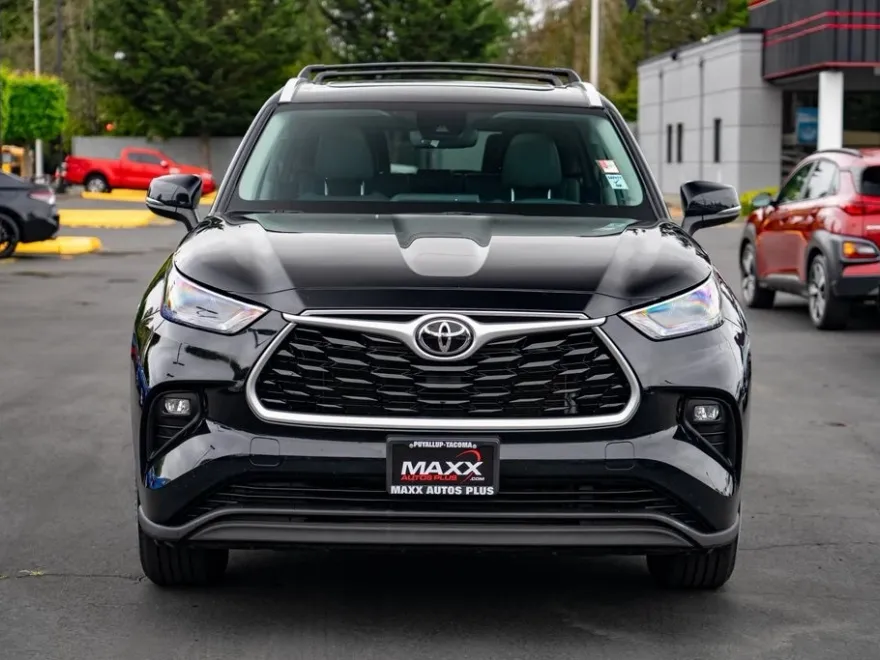 2022 Toyota Highlander XLE photo 1