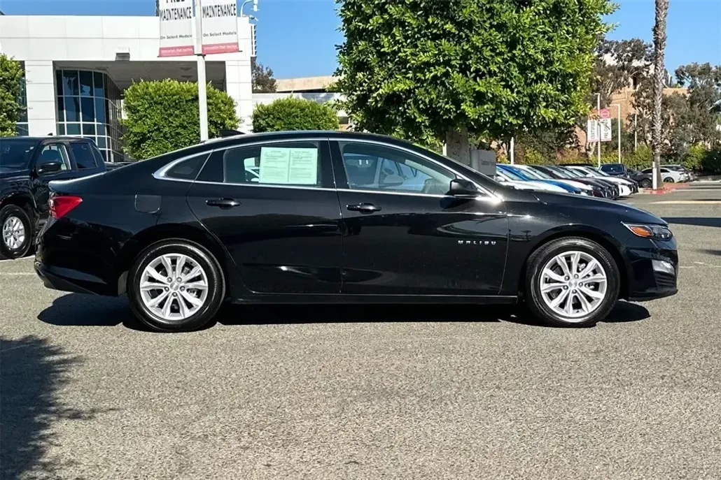2023 Chevrolet Malibu 1LT photo 1