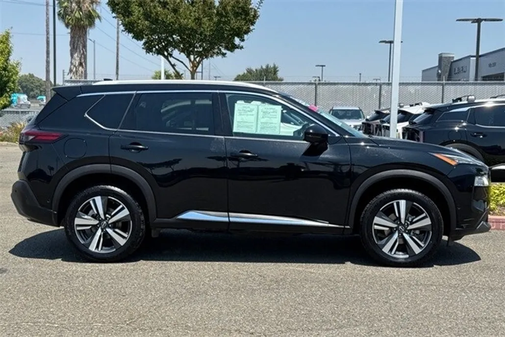 2023 Nissan Rogue SL photo 1