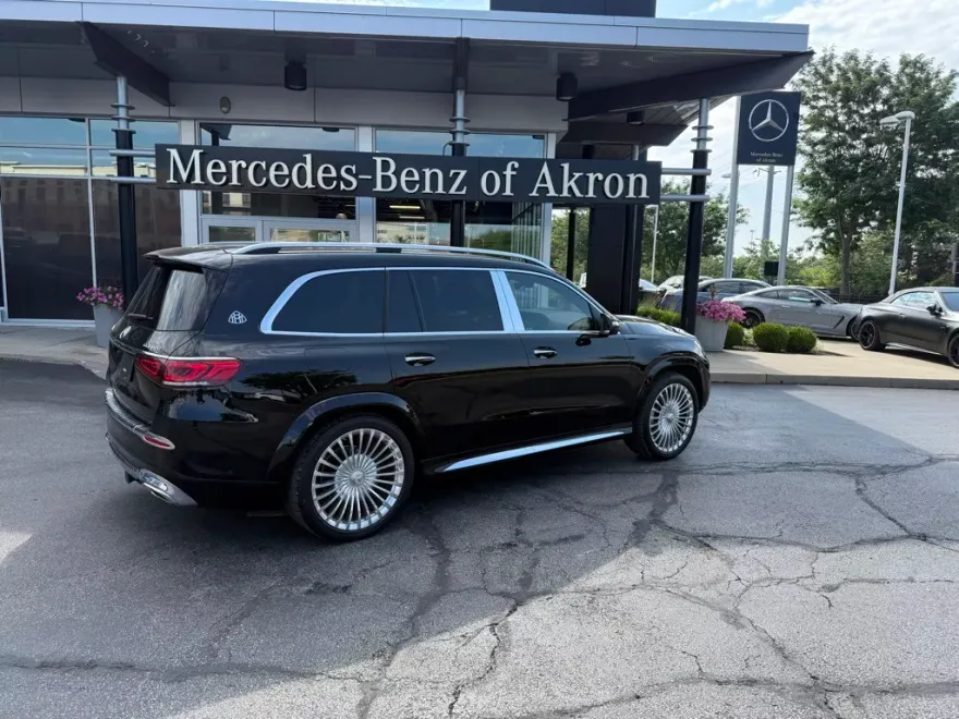 2023 Mercedes Benz GLS Maybach 600 4MATIC photo 1