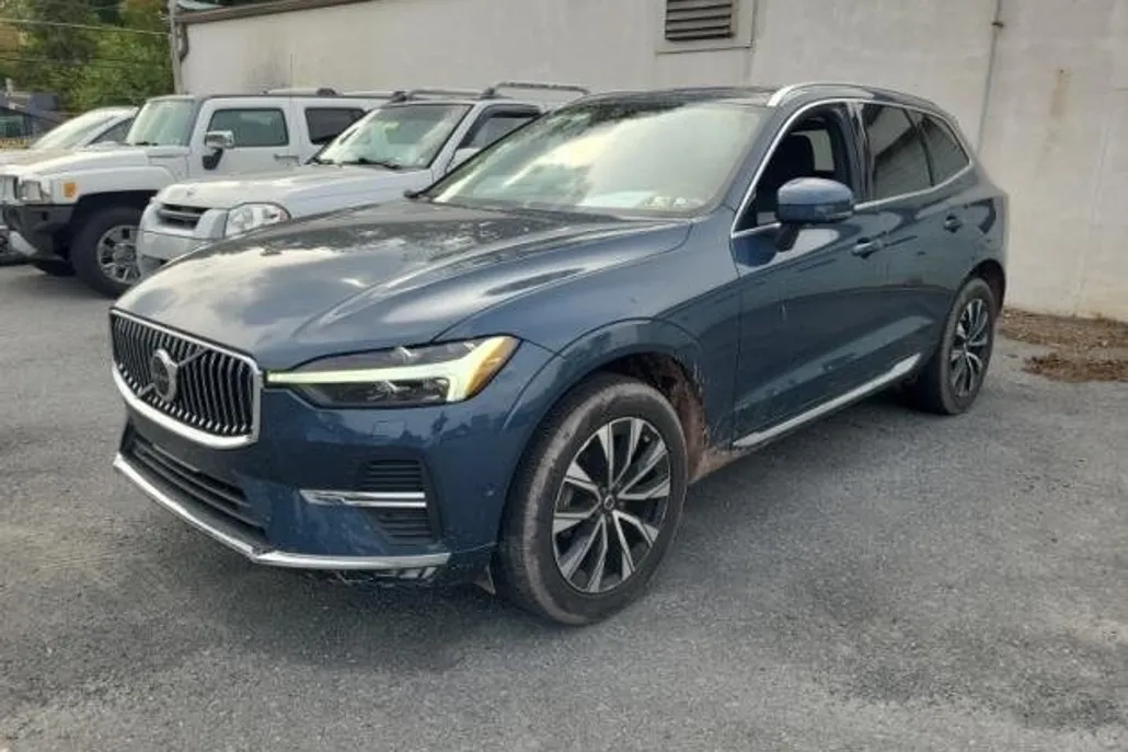 2023 Volvo XC60 B5 Plus photo 1
