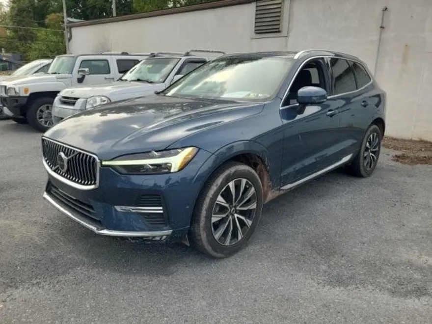 2023 Volvo XC60 B5 Plus photo 1