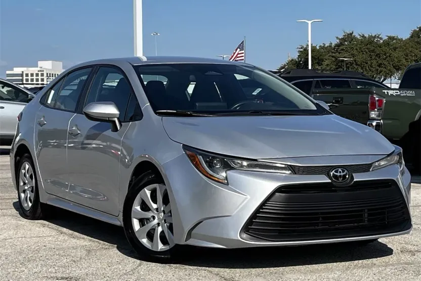 2024 Toyota Corolla LE photo 1