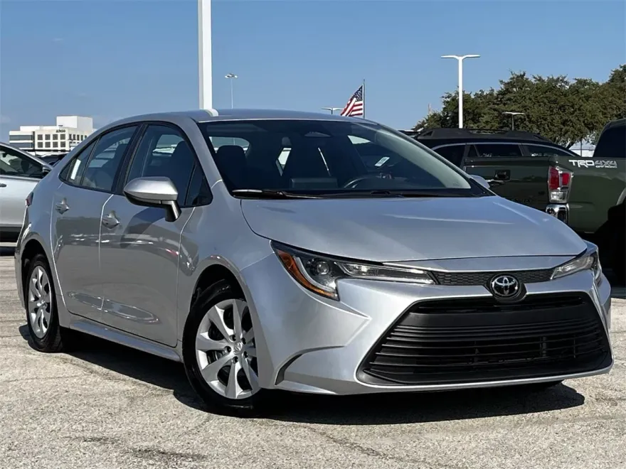 2024 Toyota Corolla LE photo 1