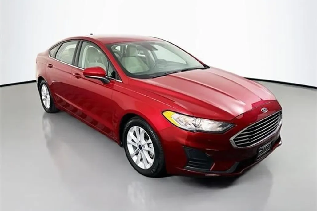 2020 Ford Fusion SE photo 1